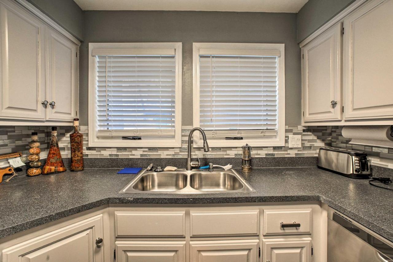 Renovated Lakefront Escape With Private Dock And Deck! ベラ・ビスタ エクステリア 写真